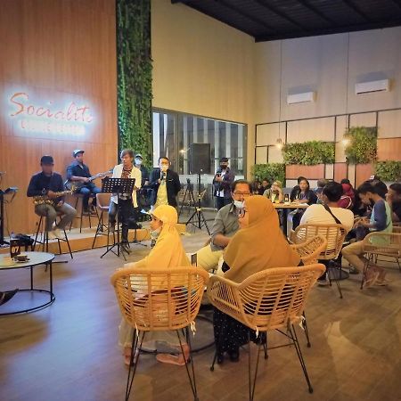 Front One King Hotel Tuban Tuban  Exterior photo