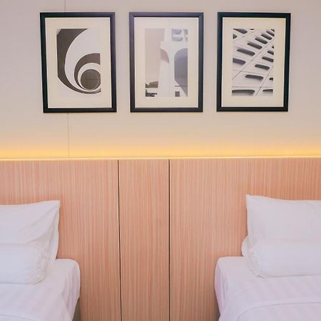 Front One King Hotel Tuban Tuban  Exterior photo