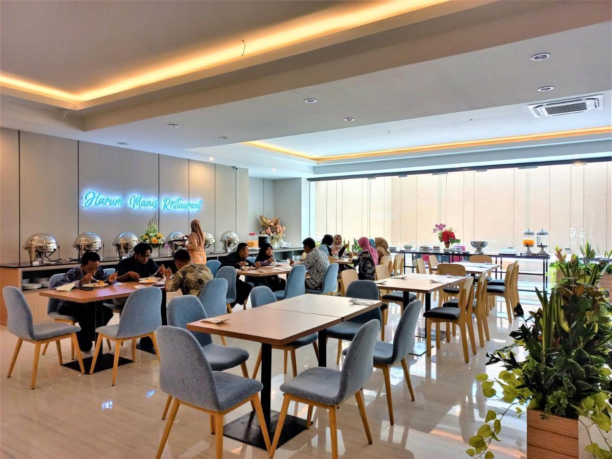 Front One King Hotel Tuban Tuban  Exterior photo
