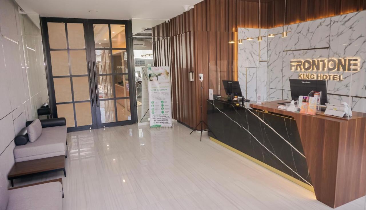 Front One King Hotel Tuban Tuban  Exterior photo