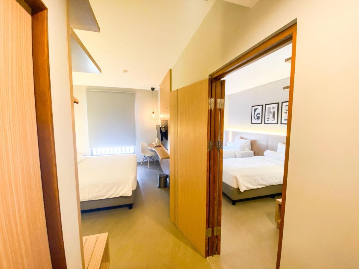 Front One King Hotel Tuban Tuban  Exterior photo
