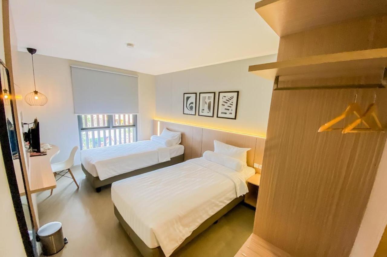Front One King Hotel Tuban Tuban  Exterior photo
