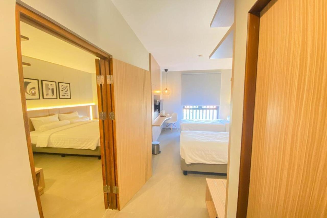Front One King Hotel Tuban Tuban  Exterior photo
